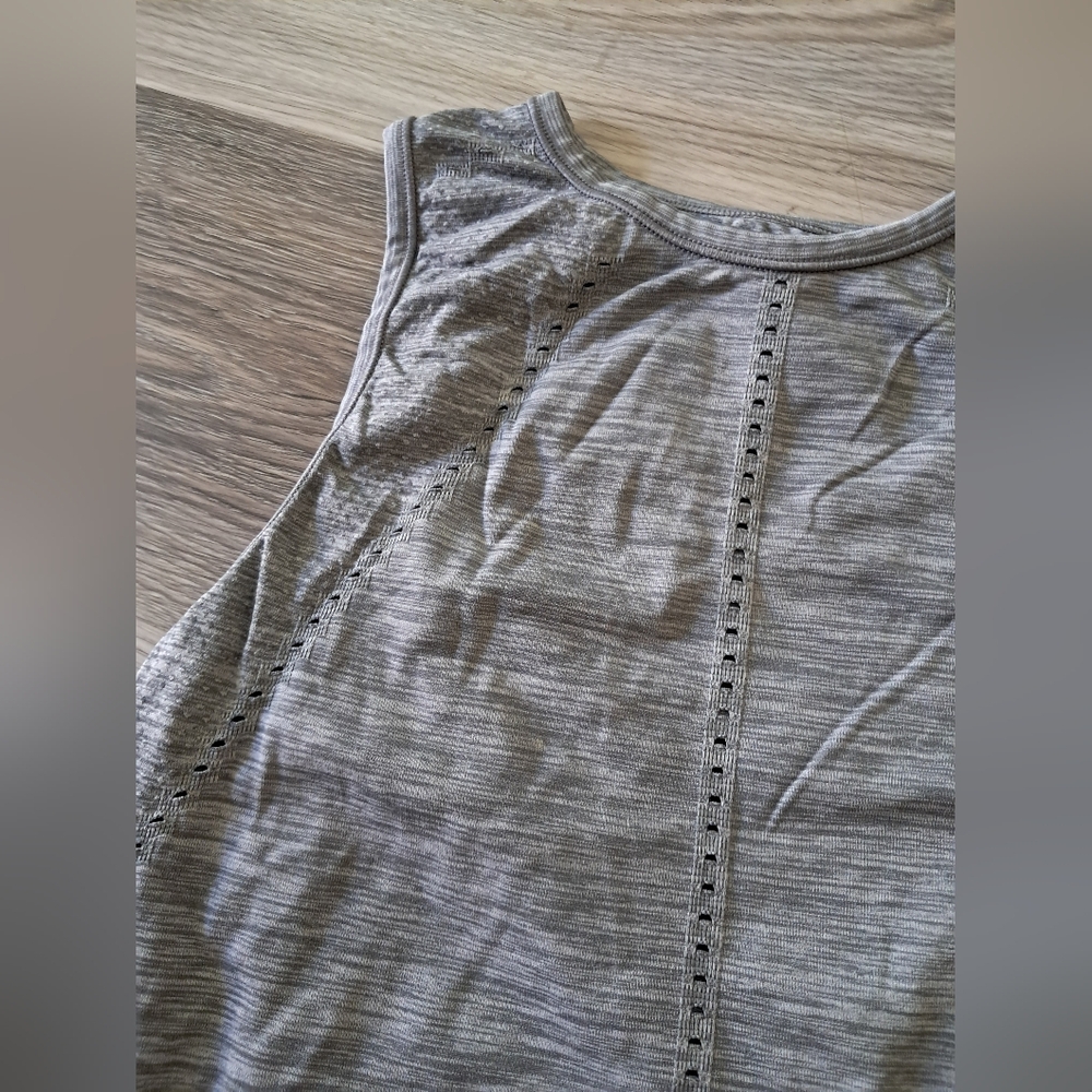 Athleta Foothill Seamless Nylon Cross Back Athletic Tank Size S Like New Gray‎ - Picture 4 of 7